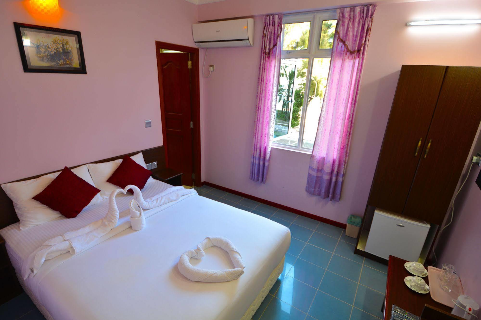 Coral Queen Inn Hulhumale Exterior foto